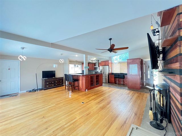 1112 E Washburn Place, Saginaw, MI 48602