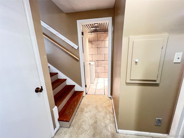 1112 E Washburn Place, Saginaw, MI 48602