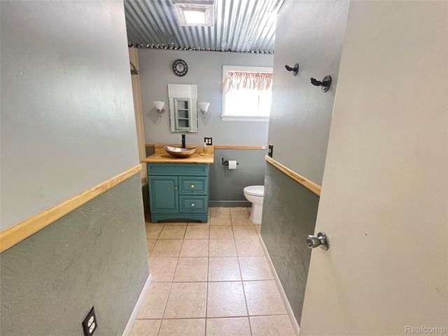 1112 E Washburn Place, Saginaw, MI 48602