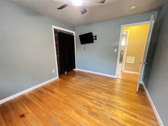 1112 E Washburn Place, Saginaw, MI 48602