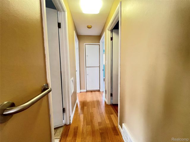 1112 E Washburn Place, Saginaw, MI 48602