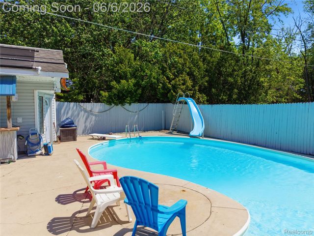 1112 E Washburn Place, Saginaw, MI 48602