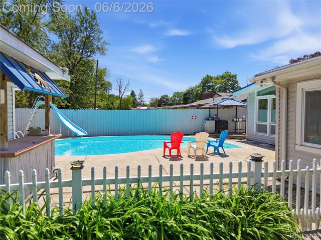 1112 E Washburn Place, Saginaw, MI 48602