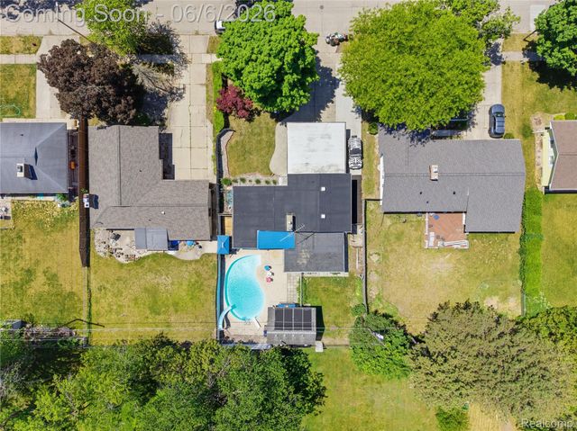 1112 E Washburn Place, Saginaw, MI 48602