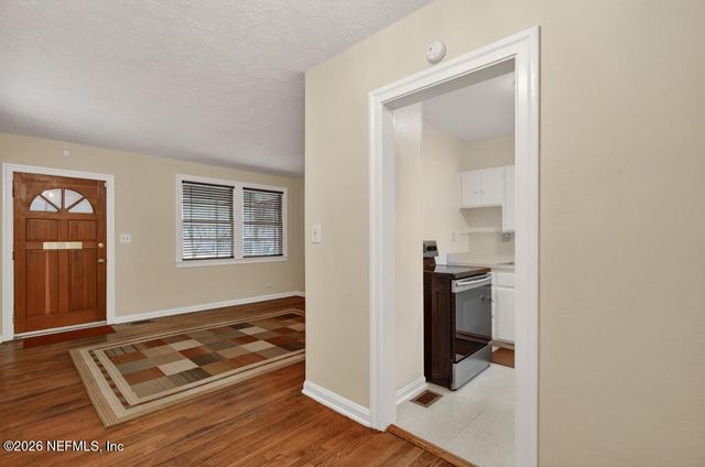 2862 SEVILLE Court, Jacksonville, FL 32207