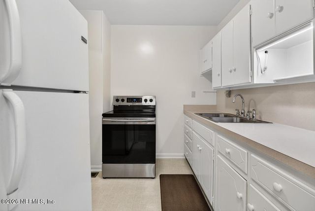 2862 SEVILLE Court, Jacksonville, FL 32207