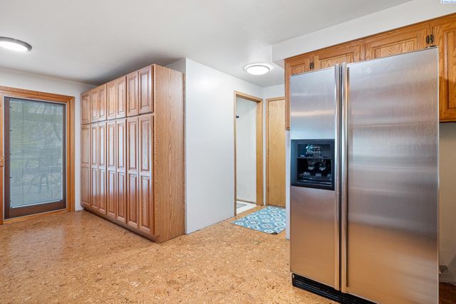 108 W 45th Avenue, Kennewick, WA 99337