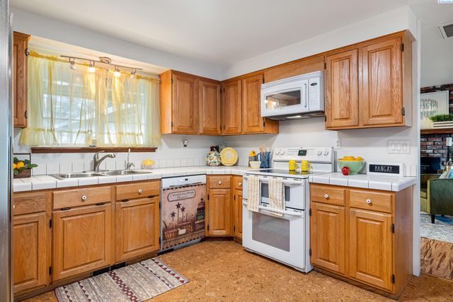 108 W 45th Avenue, Kennewick, WA 99337