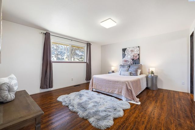 108 W 45th Avenue, Kennewick, WA 99337