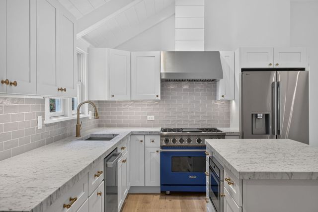 31 Jasons Ln, Barnstable, MA 02655