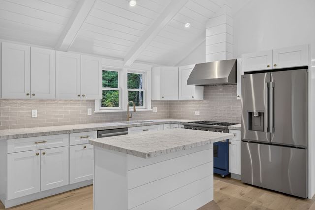31 Jasons Ln, Barnstable, MA 02655