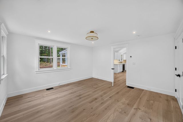 31 Jasons Ln, Barnstable, MA 02655