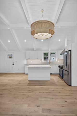31 Jasons Ln, Barnstable, MA 02655