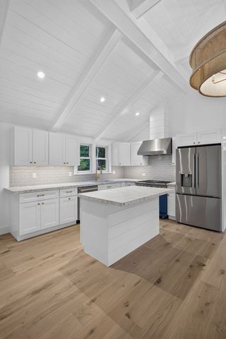 31 Jasons Ln, Barnstable, MA 02655