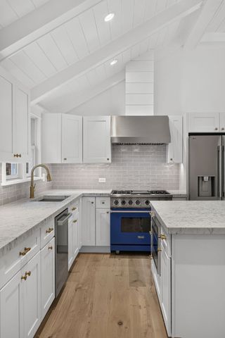 31 Jasons Ln, Barnstable, MA 02655