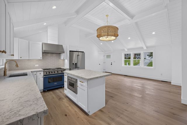 31 Jasons Ln, Barnstable, MA 02655