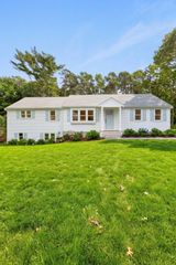 31 Jasons Ln, Barnstable, MA 02655