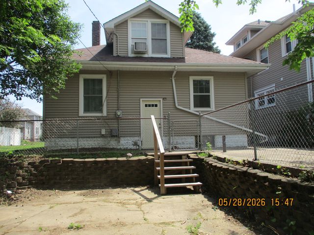 2624 LECLAIRE Street, Davenport, IA 52803