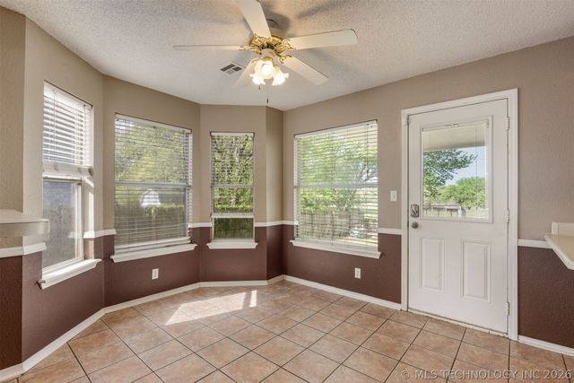 15934 S 294th East Avenue, Coweta, OK 74429