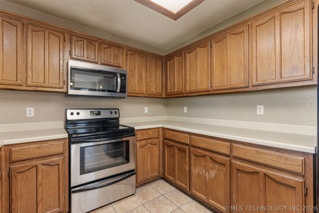 15934 S 294th East Avenue, Coweta, OK 74429
