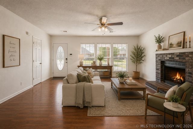 15934 S 294th East Avenue, Coweta, OK 74429