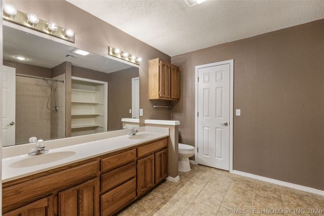 15934 S 294th East Avenue, Coweta, OK 74429