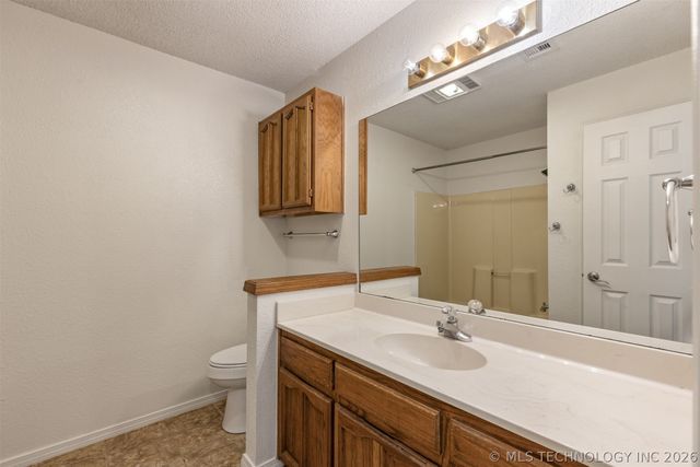 15934 S 294th East Avenue, Coweta, OK 74429