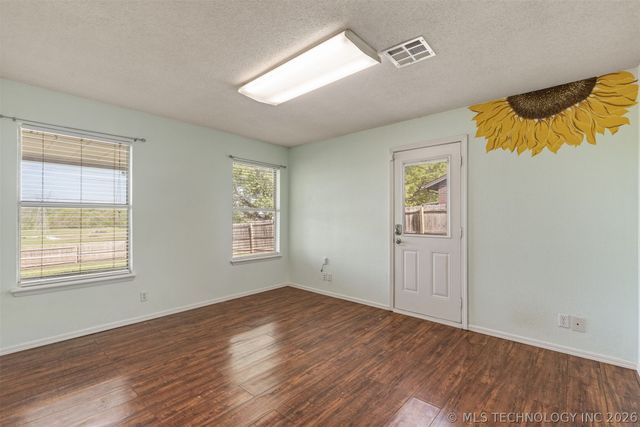 15934 S 294th East Avenue, Coweta, OK 74429