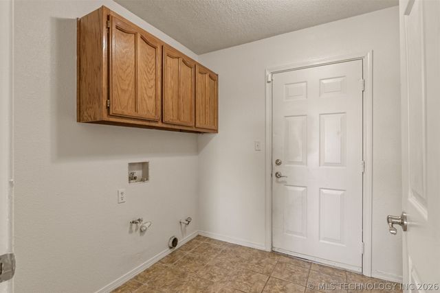 15934 S 294th East Avenue, Coweta, OK 74429