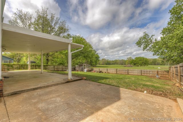 15934 S 294th East Avenue, Coweta, OK 74429