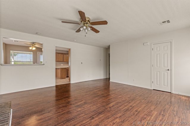 15934 S 294th East Avenue, Coweta, OK 74429