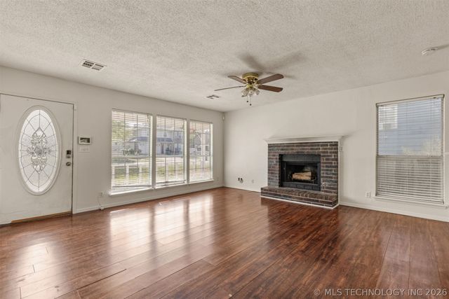 15934 S 294th East Avenue, Coweta, OK 74429