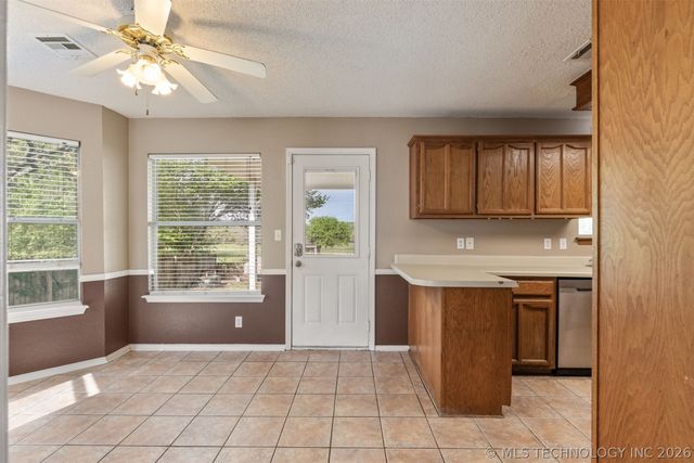 15934 S 294th East Avenue, Coweta, OK 74429