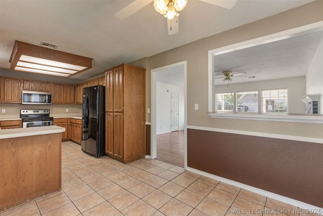 15934 S 294th East Avenue, Coweta, OK 74429