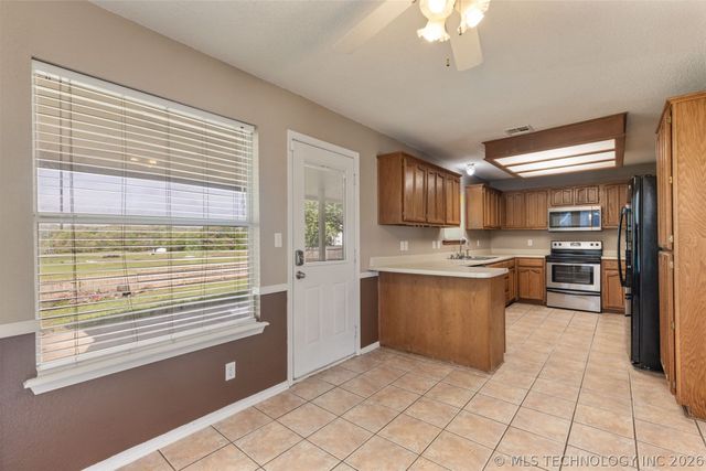 15934 S 294th East Avenue, Coweta, OK 74429