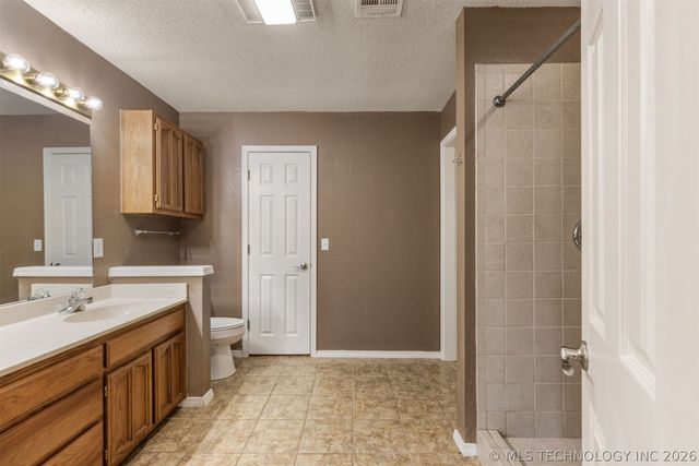 15934 S 294th East Avenue, Coweta, OK 74429