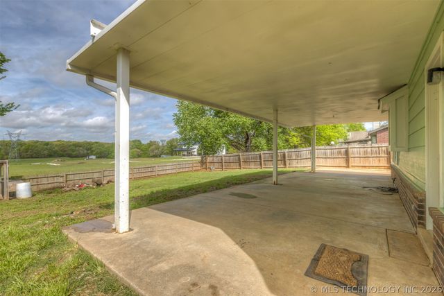 15934 S 294th East Avenue, Coweta, OK 74429
