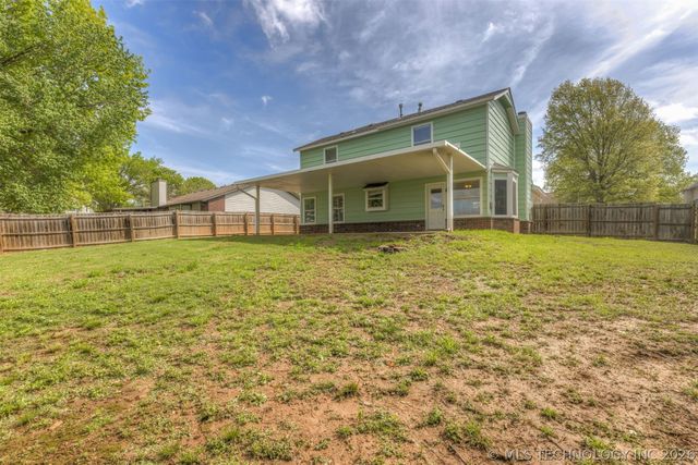 15934 S 294th East Avenue, Coweta, OK 74429
