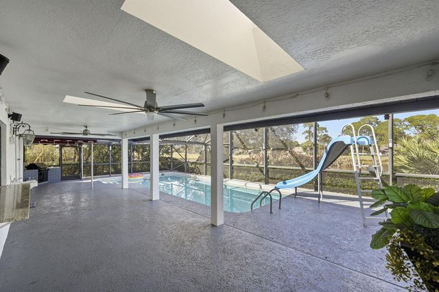 1157 SW Mirror Lake Cove, Port St. Lucie, FL 34986