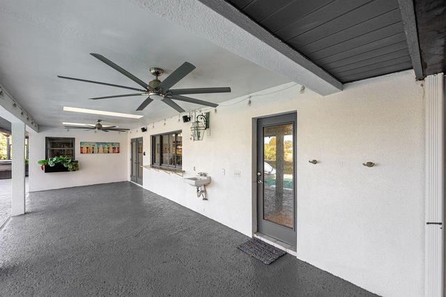 1157 SW Mirror Lake Cove, Port St. Lucie, FL 34986