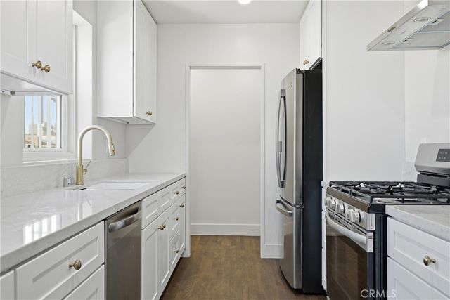 8802 S Wilton Place, Los Angeles, CA 90047