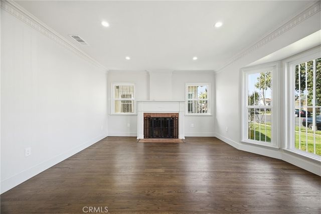 8802 S Wilton Place, Los Angeles, CA 90047