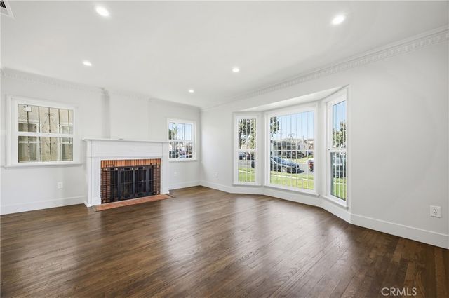 8802 S Wilton Place, Los Angeles, CA 90047
