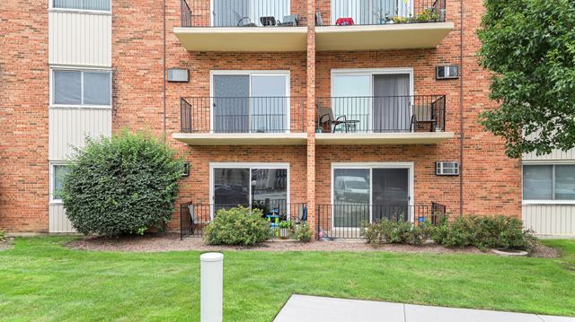 9724 S Karlov Avenue 207, Oak Lawn, IL 60453