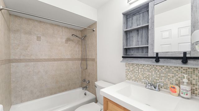 9724 S Karlov Avenue 207, Oak Lawn, IL 60453