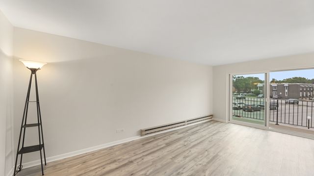 9724 S Karlov Avenue 207, Oak Lawn, IL 60453