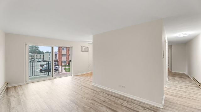 9724 S Karlov Avenue 207, Oak Lawn, IL 60453