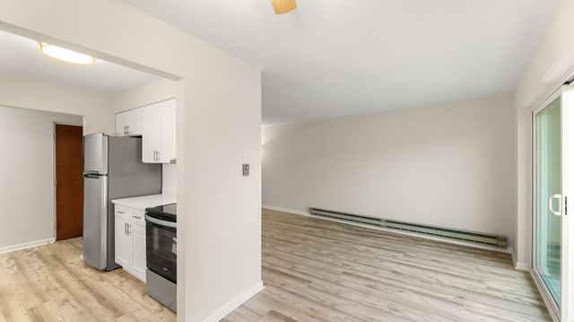 9724 S Karlov Avenue 207, Oak Lawn, IL 60453