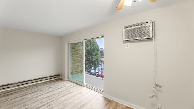 9724 S Karlov Avenue 207, Oak Lawn, IL 60453