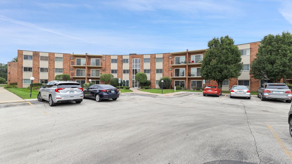 9724 S Karlov Avenue 207, Oak Lawn, IL 60453